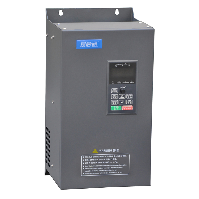 其特点是：中间为电解电容储存提供母线电压